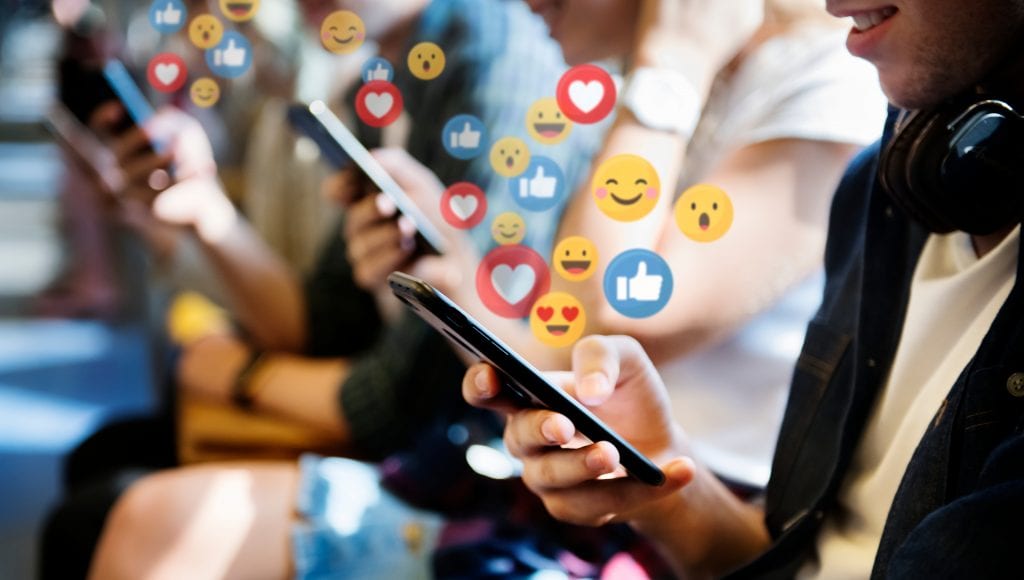 Several people generating reactions (I like, I love it etc ...) on social networks (here Facebook).